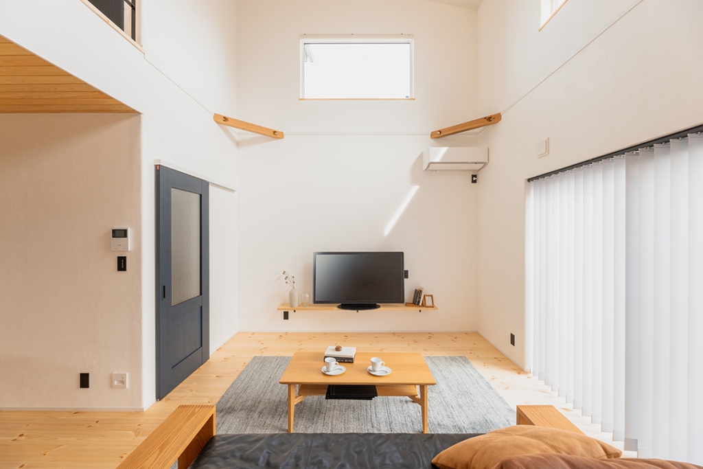 吹き抜けリビング